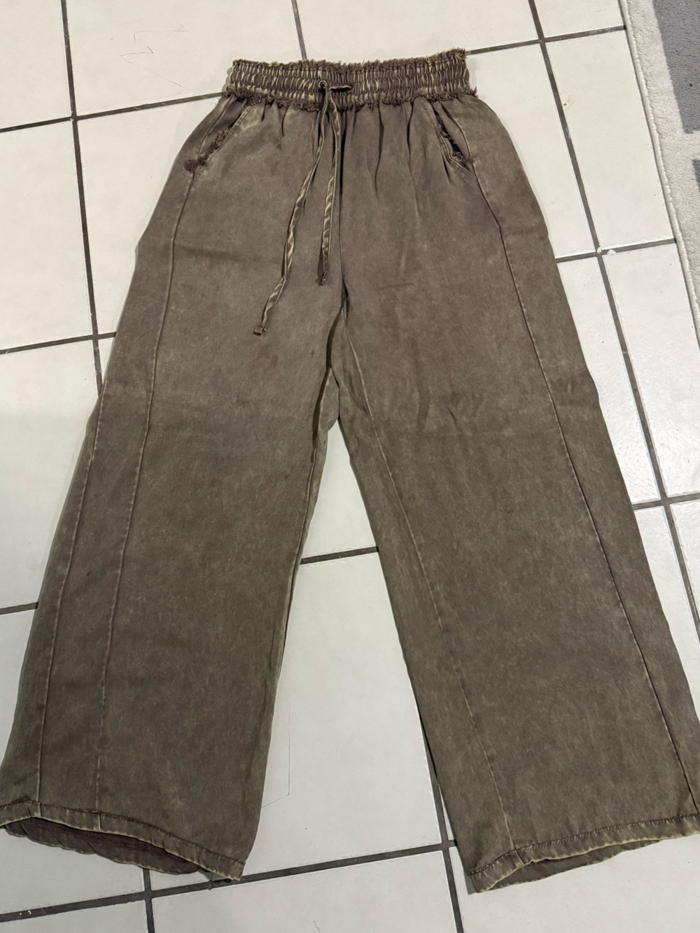 Zenana women’s Drawstring pants in Taupe Brown